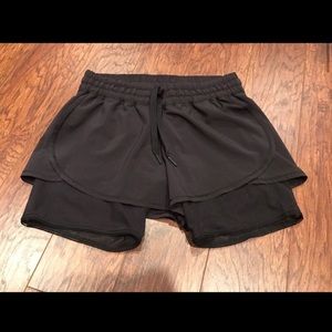 Lululemon Hot to Street Shorts